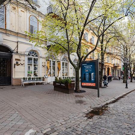 Новый Апартамент В Самом Центре Дерибасовской Odessa Exterior foto