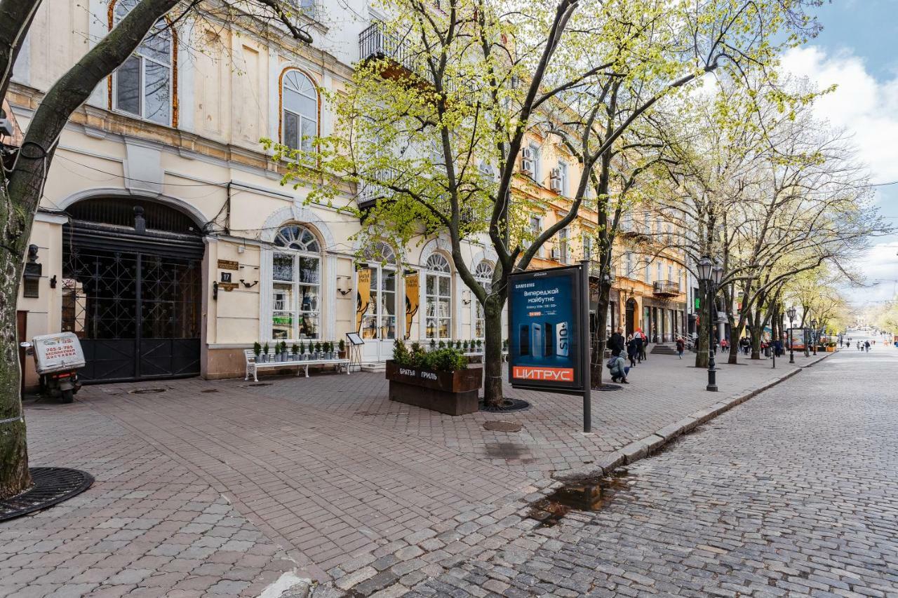 Новый Апартамент В Самом Центре Дерибасовской Odessa Exterior foto